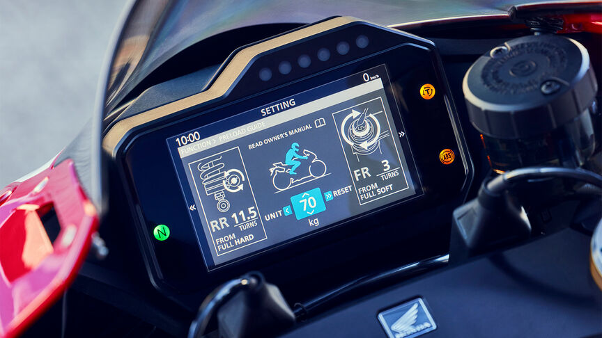 Close-up van het 5 inch digitale TFT-scherm voor rijdersinstellingen.